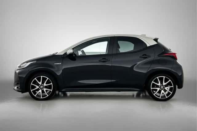 Toyota Yaris (2020) thumbnail 3