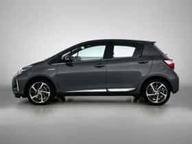Toyota Yaris (2017) thumbnail 3