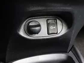 Toyota Yaris (2017) thumbnail 23