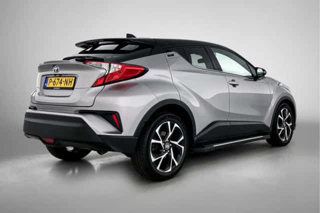 Toyota C-HR (2019) thumbnail 2