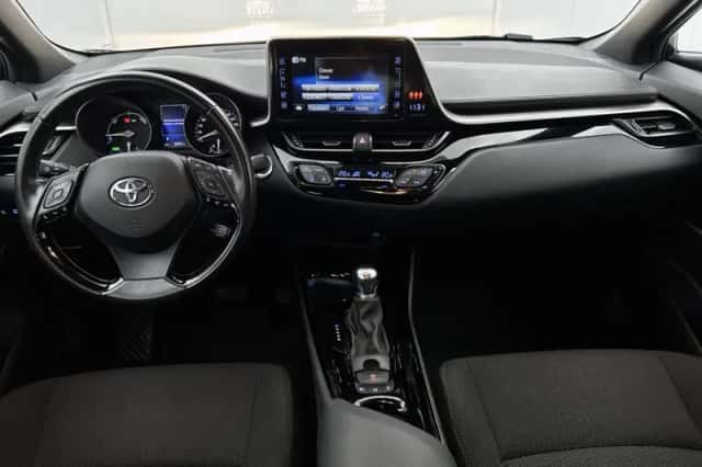 Toyota C-HR (2019) thumbnail 4