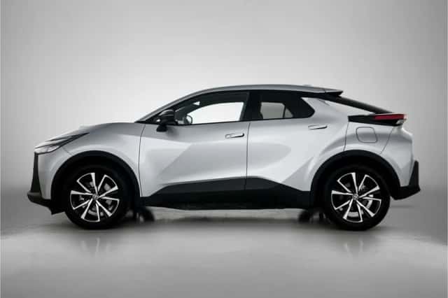 Toyota C-HR (2025) thumbnail 3