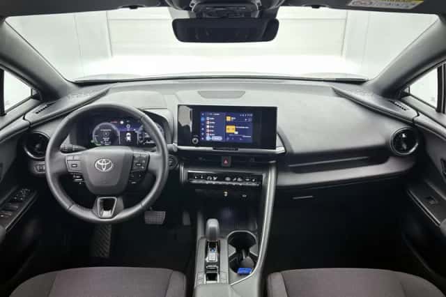 Toyota C-HR (2025) thumbnail 4