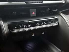 Toyota C-HR (2025) thumbnail 9