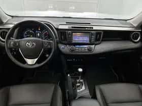 Toyota RAV4 (2017) thumbnail 5