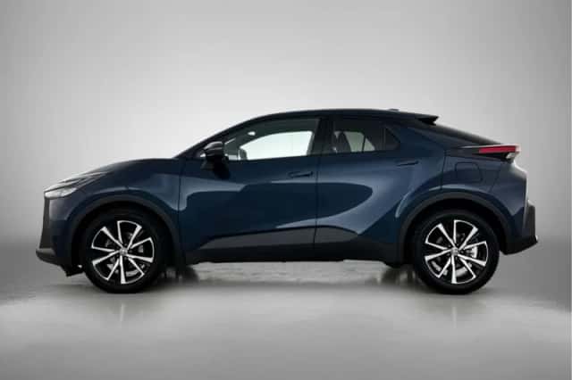 Toyota C-HR (2025) thumbnail 3