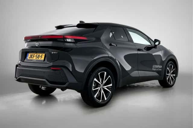 Toyota C-HR (2025) thumbnail 2