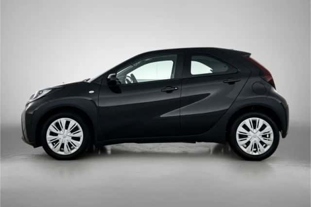 Toyota Aygo (2022) thumbnail 3