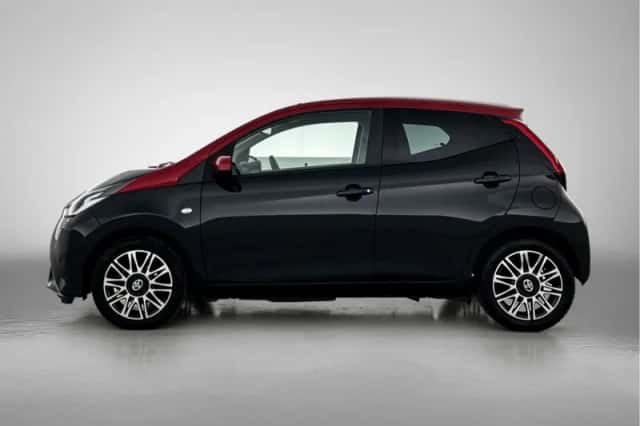 Toyota Aygo (2022) thumbnail 3
