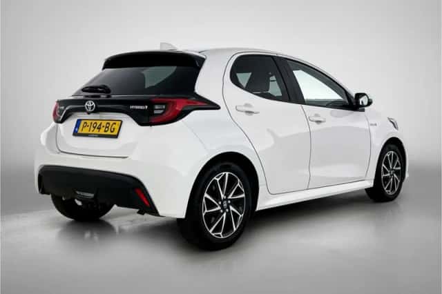 Toyota Yaris (2021) thumbnail 2
