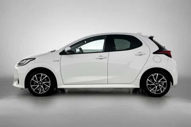 Toyota Yaris (2021) thumbnail 3