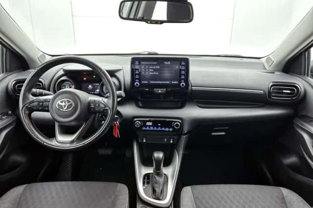 Toyota Yaris (2021) thumbnail 4