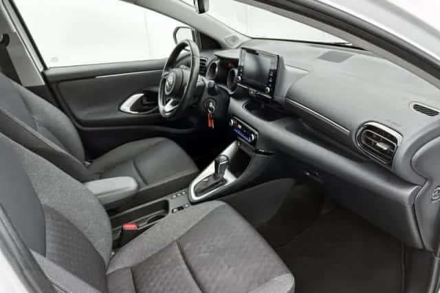 Toyota Yaris (2021) thumbnail 6