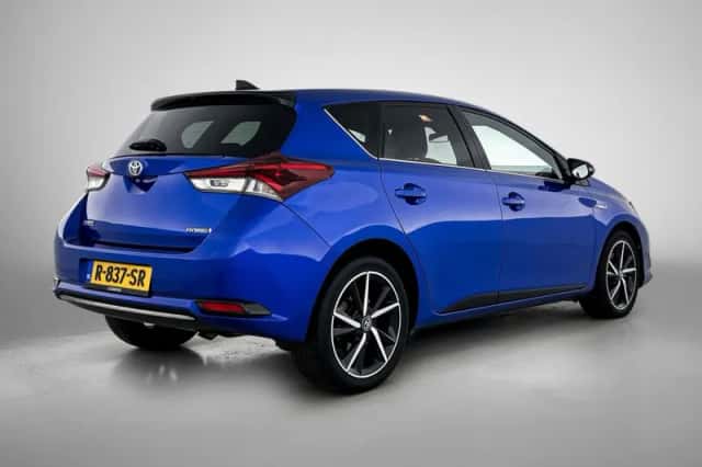 Toyota Auris (2018) thumbnail 2