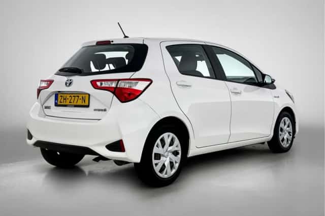 Toyota Yaris (2019) thumbnail 2