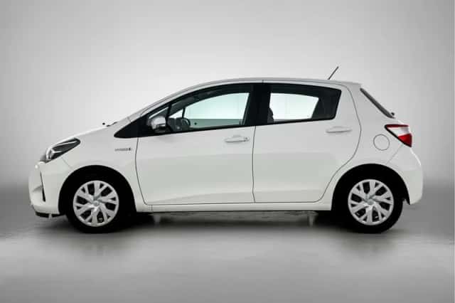 Toyota Yaris (2019) thumbnail 3
