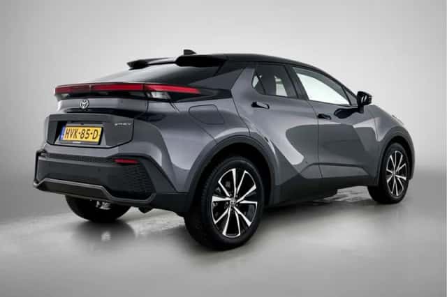Toyota C-HR (2025) thumbnail 2