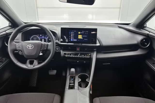Toyota C-HR (2025) thumbnail 4