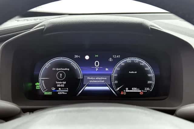 Toyota C-HR (2025) thumbnail 5