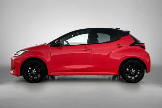 Toyota Yaris (2024) thumbnail 3