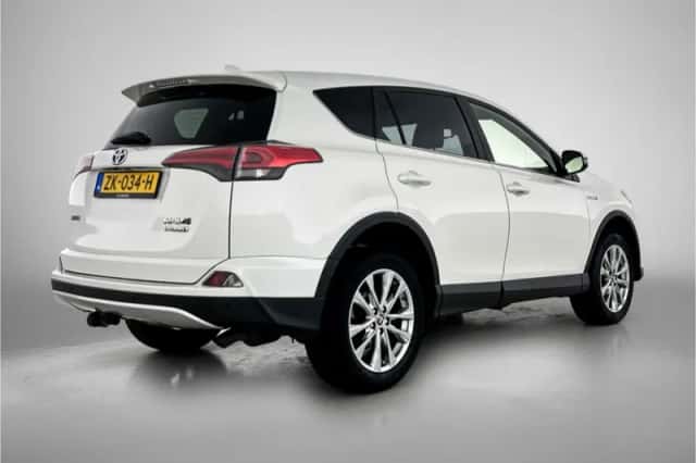Toyota RAV4 (2016) thumbnail 2