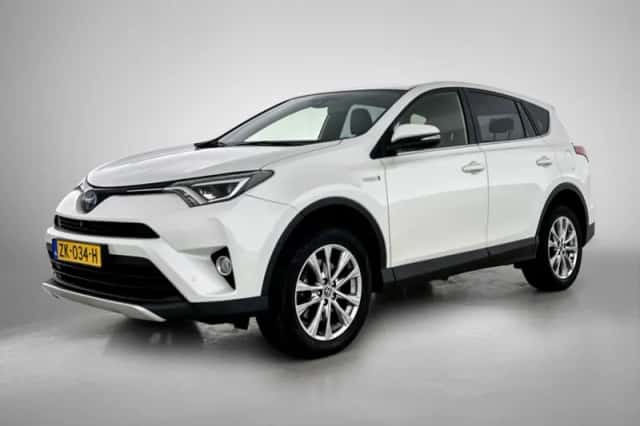 Toyota RAV4 (2016) thumbnail 1