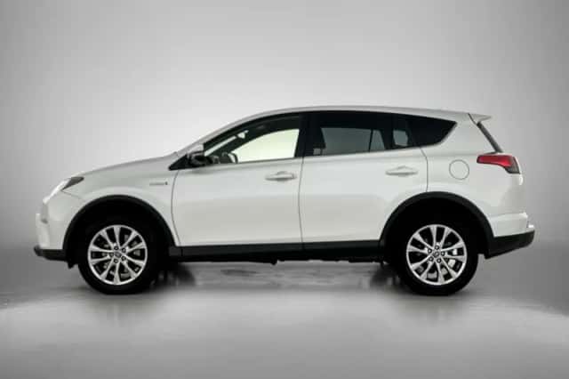 Toyota RAV4 (2016) thumbnail 3