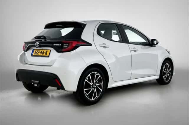 Toyota Yaris (2021) thumbnail 2