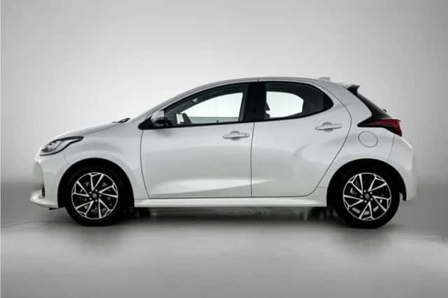 Toyota Yaris (2021) thumbnail 3