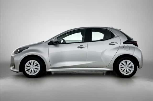 Toyota Yaris (2023) thumbnail 3
