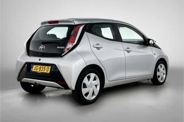 Toyota Aygo (2016) thumbnail 2