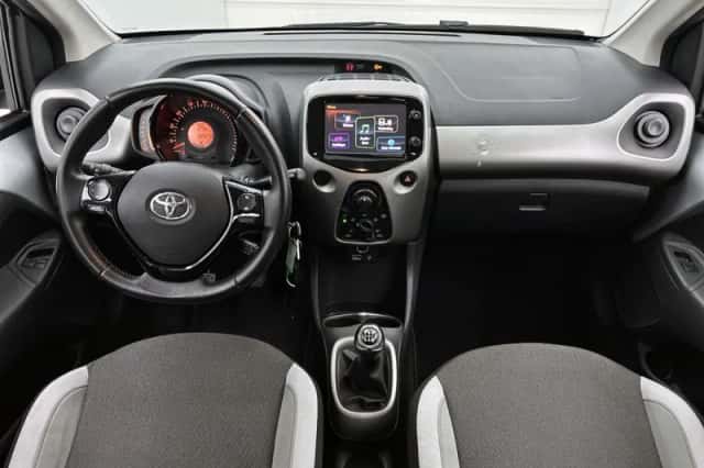 Toyota Aygo (2016) thumbnail 5