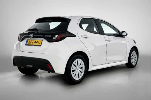 Toyota Yaris (2021) thumbnail 2