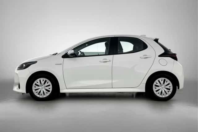 Toyota Yaris (2021) thumbnail 3