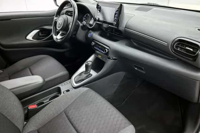 Toyota Yaris (2021) thumbnail 6
