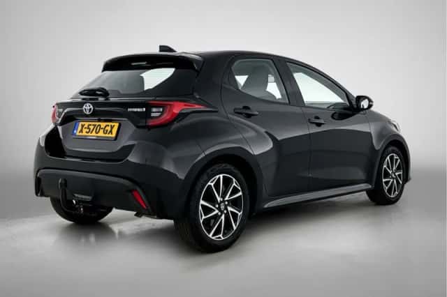 Toyota Yaris (2023) thumbnail 2