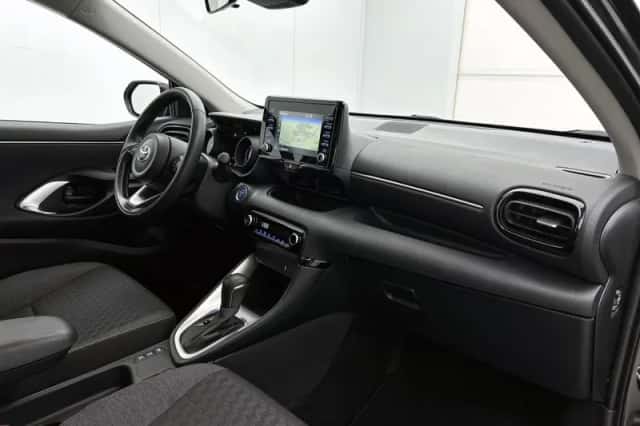 Toyota Yaris (2023) thumbnail 6