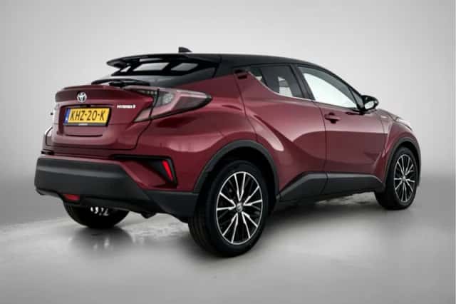 Toyota C-HR (2018) thumbnail 2