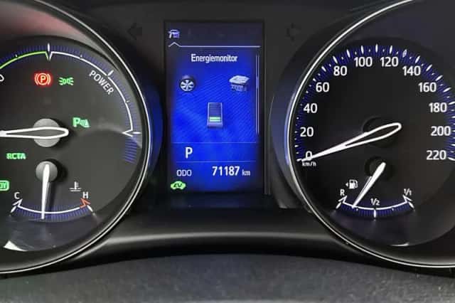 Toyota C-HR (2018) thumbnail 5