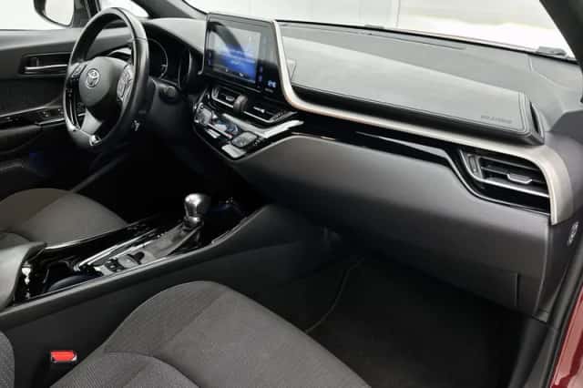 Toyota C-HR (2018) thumbnail 6