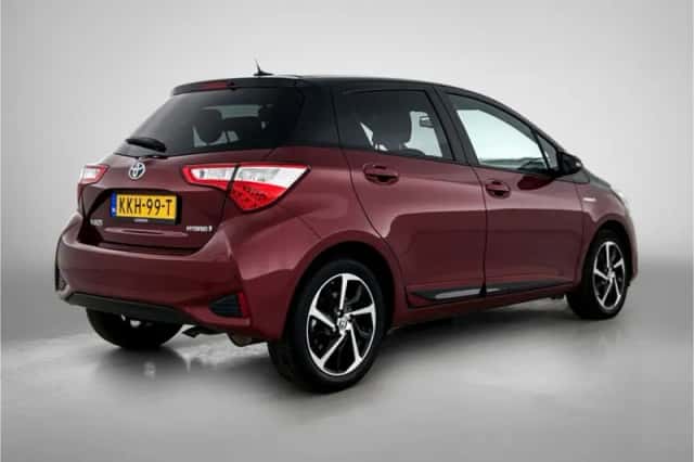Toyota Yaris (2020) thumbnail 2