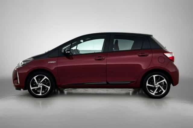 Toyota Yaris (2020) thumbnail 3