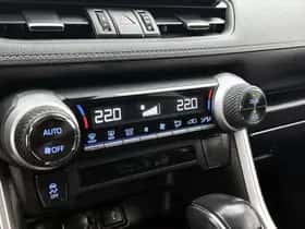 Toyota RAV4 (2021) thumbnail 9