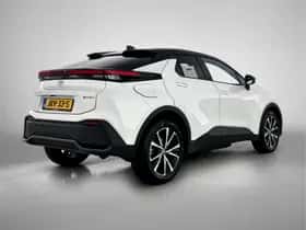 Toyota C-HR (2025) thumbnail 2