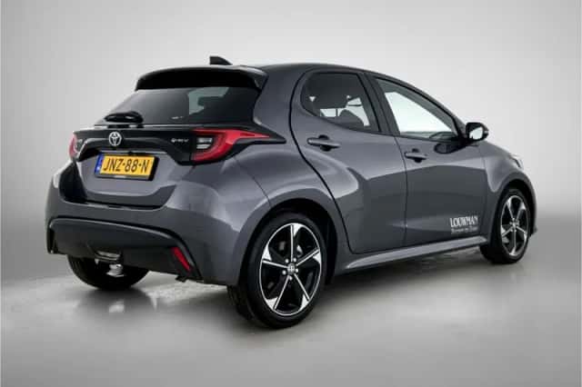 Toyota Yaris (2025) thumbnail 2
