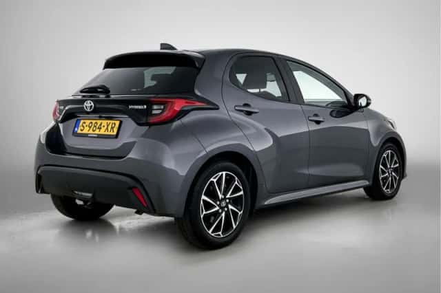 Toyota Yaris (2023) thumbnail 2
