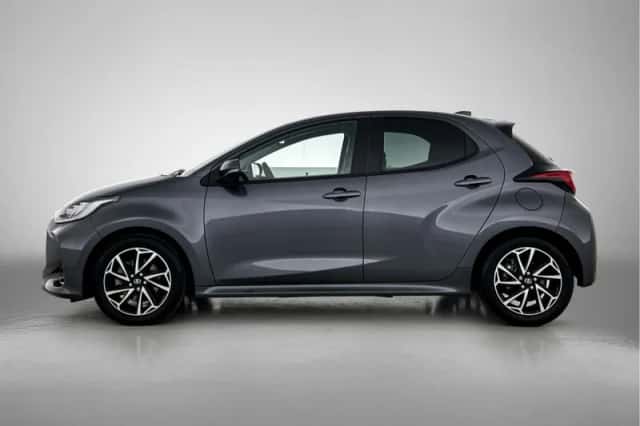 Toyota Yaris (2023) thumbnail 3