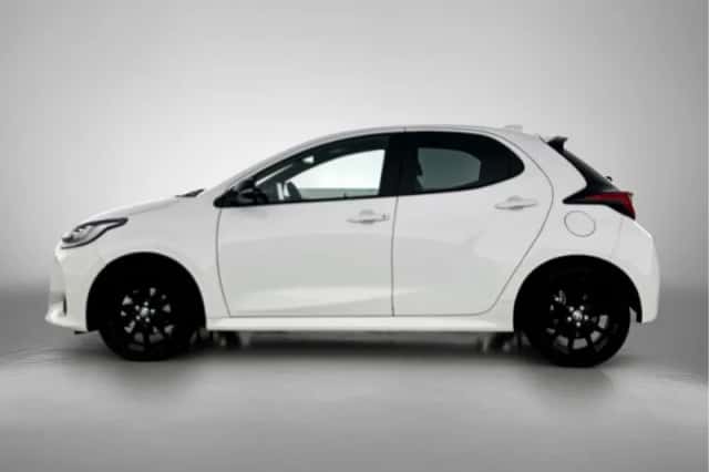 Toyota Yaris (2023) thumbnail 3