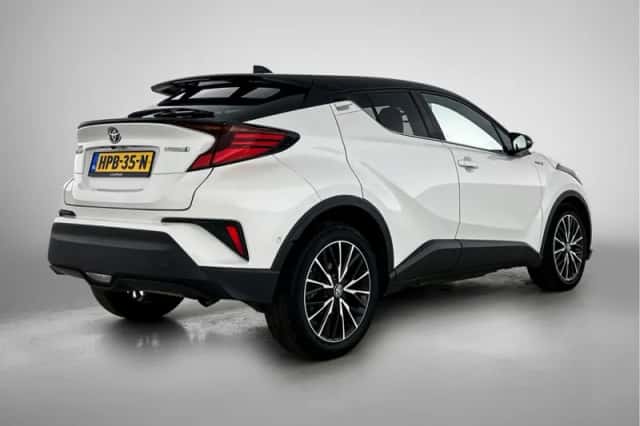 Toyota C-HR (2020) thumbnail 2