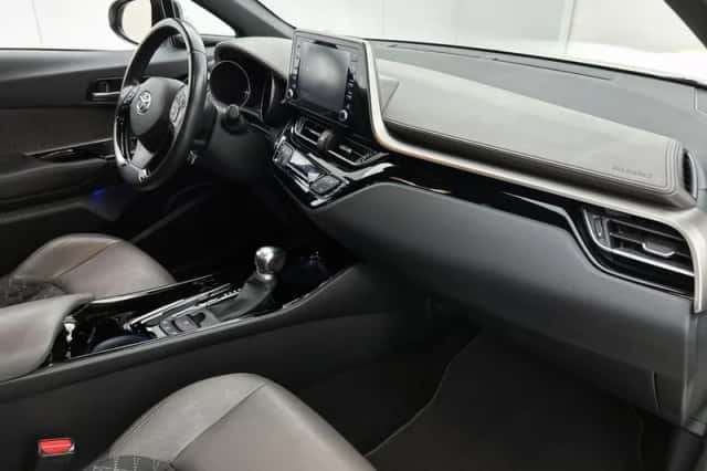 Toyota C-HR (2020) thumbnail 6